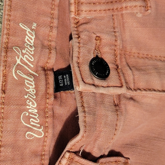 Universal Thread Mid Rise Skinny Jeans - Picture 3 of 9